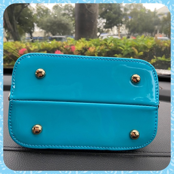 Luxurious Vegan Leather Aqua handbag - Picture 4 of 15